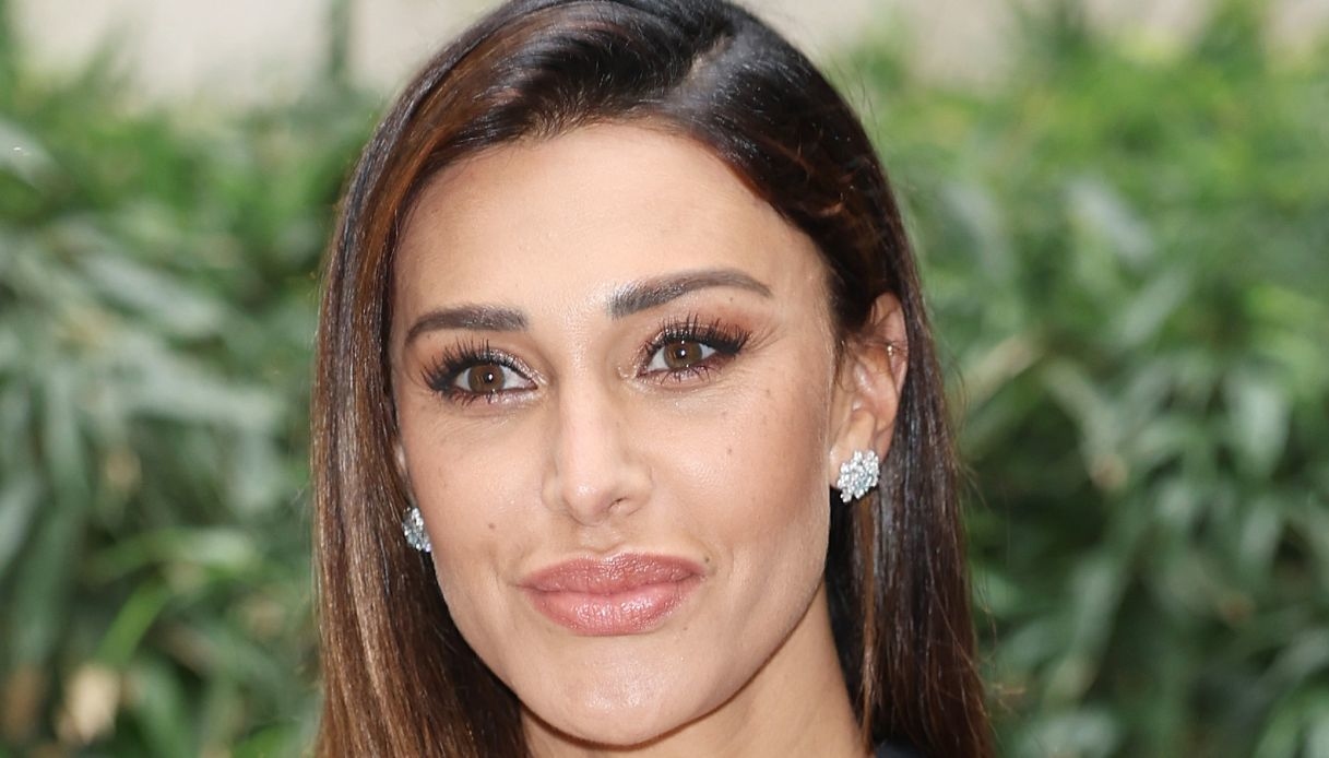 Belen parla della storia d’amore con Elio. Ma qualcosa non torna