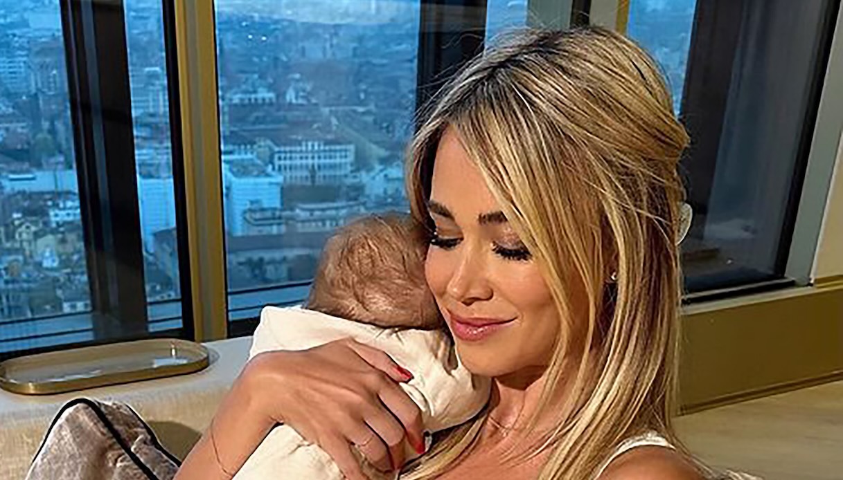 Diletta Leotta, coccole e tenerezze con Aria su Instagram: “Il nostro primo Natale”