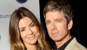 Noel Gallagher, divorzio milionario da Sara MacDonald. E lei vola a Ibiza per festeggiare