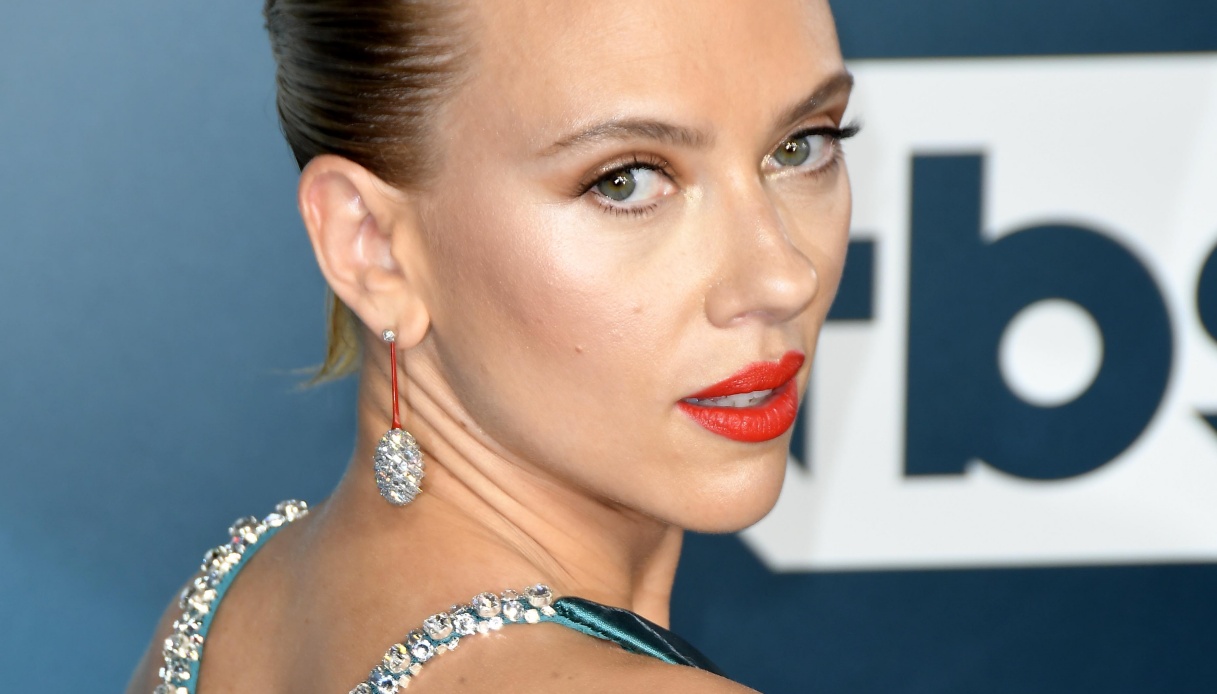 Scarlett Johansson, 10 look iconici della bionda più amata di Hollywood