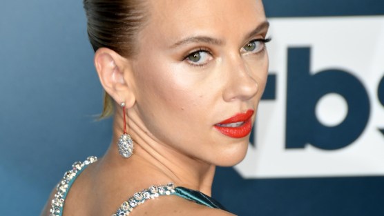 Scarlett Johansson, 10 look iconici della bionda più amata di Hollywood