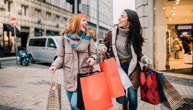 Oniomania, la sindrome dello shopping compulsivo esiste davvero