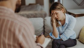 Violenza economica: una donna su due è vittima. Lo studio