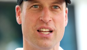 William, incidente a Singapore: la folla impazzisce per lui