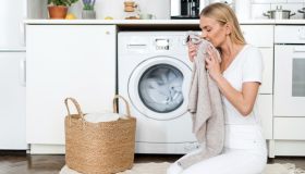 Come profumare la biancheria col trucco del ferro da stiro