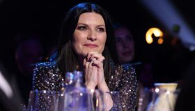 Laura Pausini interrompe il concerto e bacchetta lo spettatore: “La annoio?”