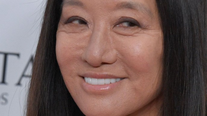 Vera Wang, 74 anni, posa con le figlie 30enni: “Sembrate gemelle”