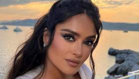 Salma Hayek e il bikini vitaminico di dicembre su Instagram
