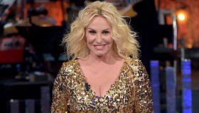 Antonella Clerici, 10 look che hanno fatto la storia (tra stile e simpatia)