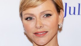 Charlene di Monaco in oro per la cartolina di Natale: la foto svelata a tradimento