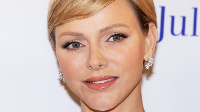 Charlene di Monaco in oro per la cartolina di Natale: la foto svelata a tradimento