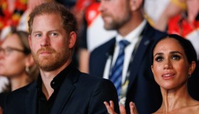 Harry e Meghan Markle, cartolina di Natale bocciata e divieto infranto
