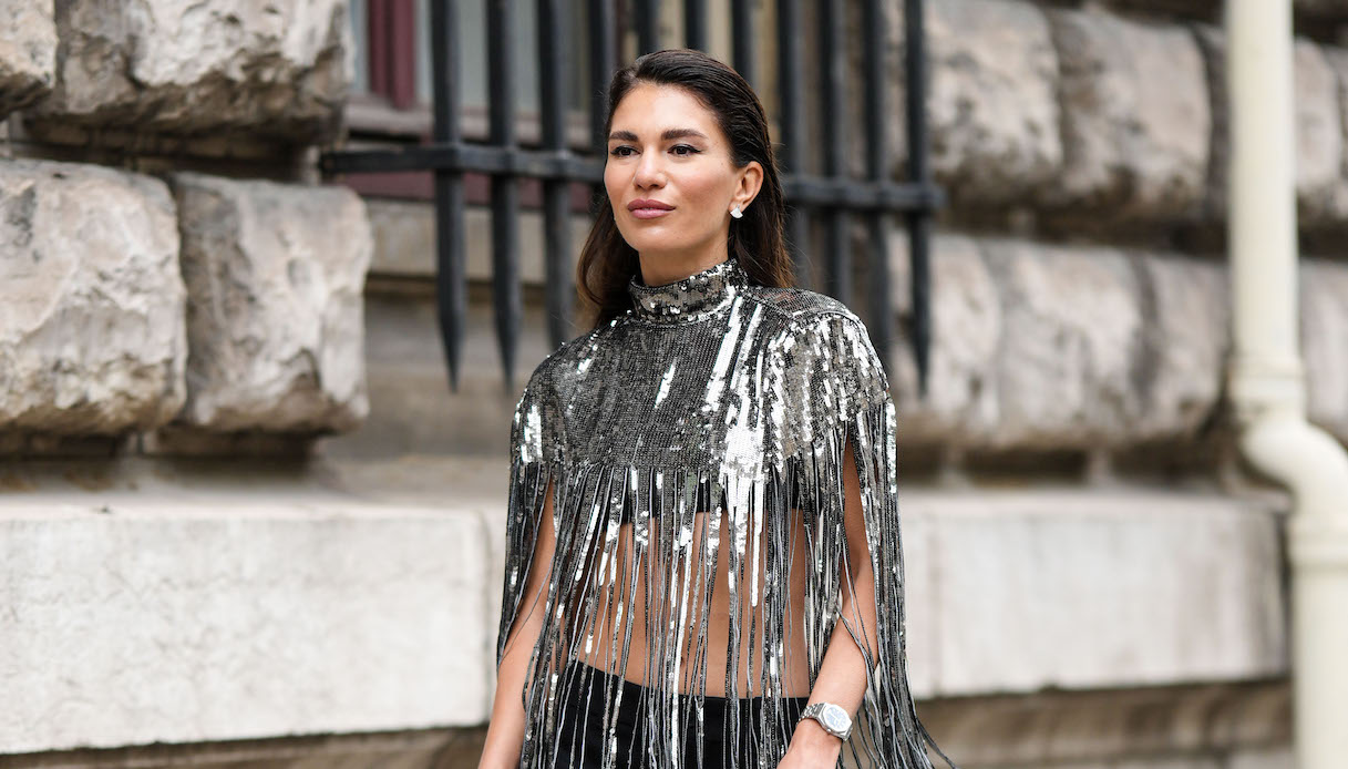 Idee di look a tema argento, quali scegliere per le feste