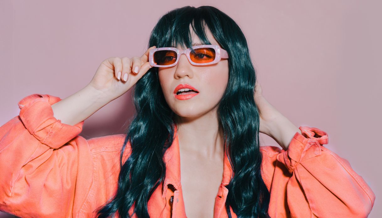 Peach fuzz è il colore Pantone 2024: tutte le idee beauty da copiare