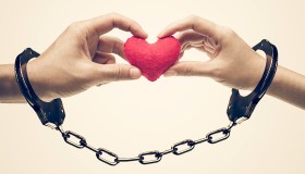 Il ragazzo della mia migliore amica è super possessivo: vorrei aiutarla