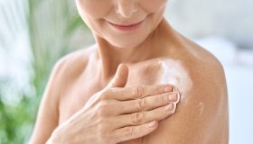 Anche il corpo vuole le sue creme anti età: le migliori da provare ora