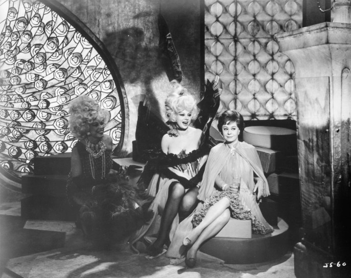 Sandra Milo e Giulietta Masina In "Juliet Of The Spirits"