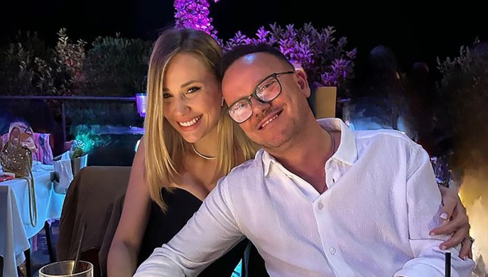 Il cantante Gigi D'Alessio e la compagna Denise Esposito