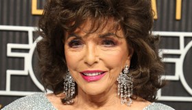 Joan Collins regina dei red carpet a 90 anni: il segreto dei suoi look