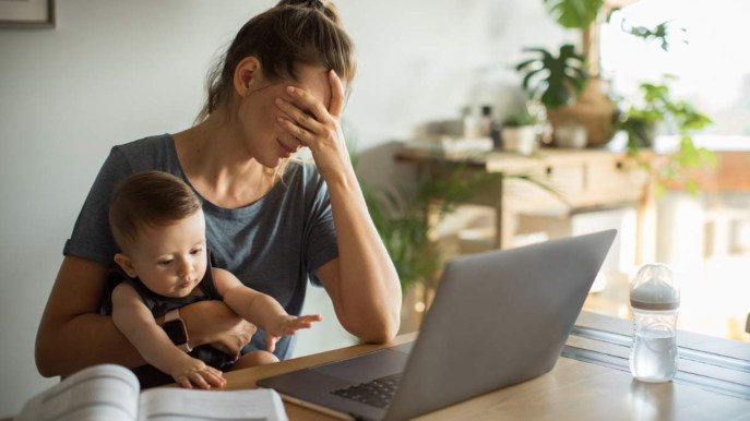 Occupazione femminile, Italia ultima in Europa: donne tra maternità e lavoro