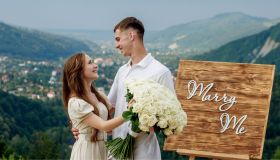 Come annunciare il matrimonio su Facebook e sugli altri social