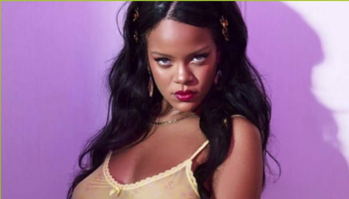 Rihanna, in lingerie sensuale per San Valentino: “Curvy è bello”
