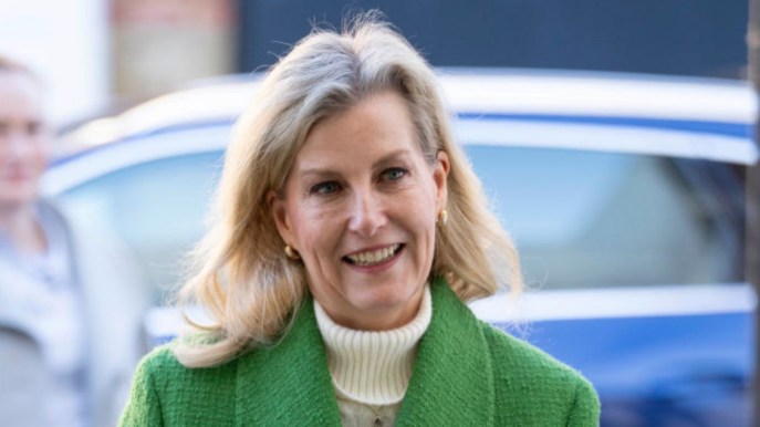 Sophie di Edimburgo, la sua giacca colora l’inverno: il cambio d’abito (e il balletto)