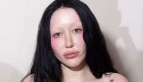 Chi è Noah Cyrus. Come la sorellina di Miley sta ridefinendo lo stile Dark