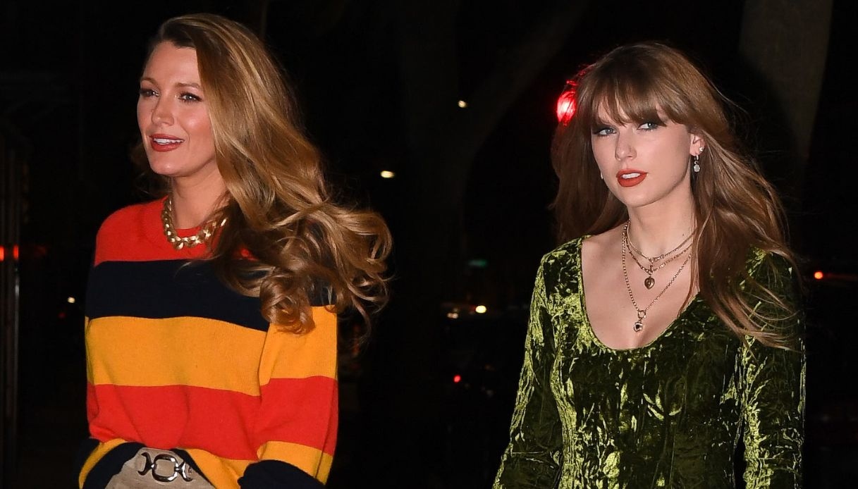 Blake Lively e Taylor Swift, serata tra amiche: look da copiare per un inverno colorful