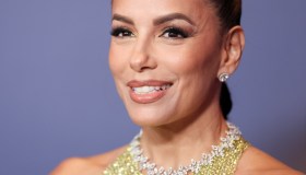 Eva Longoria, abito in rete metallica di tendenza sul red carpet dei Governors Awards