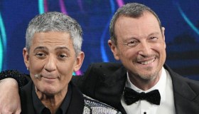 Amadeus apre al sesto Sanremo. Fiorello: “Traditore”
