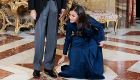 Letizia di Spagna regale: gioielli con zaffiri inestimabili e incidente col bracciale