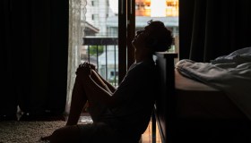 Minacciano il figlio e lo obbligano a “fare il maschio”: condannati per maltrattamenti