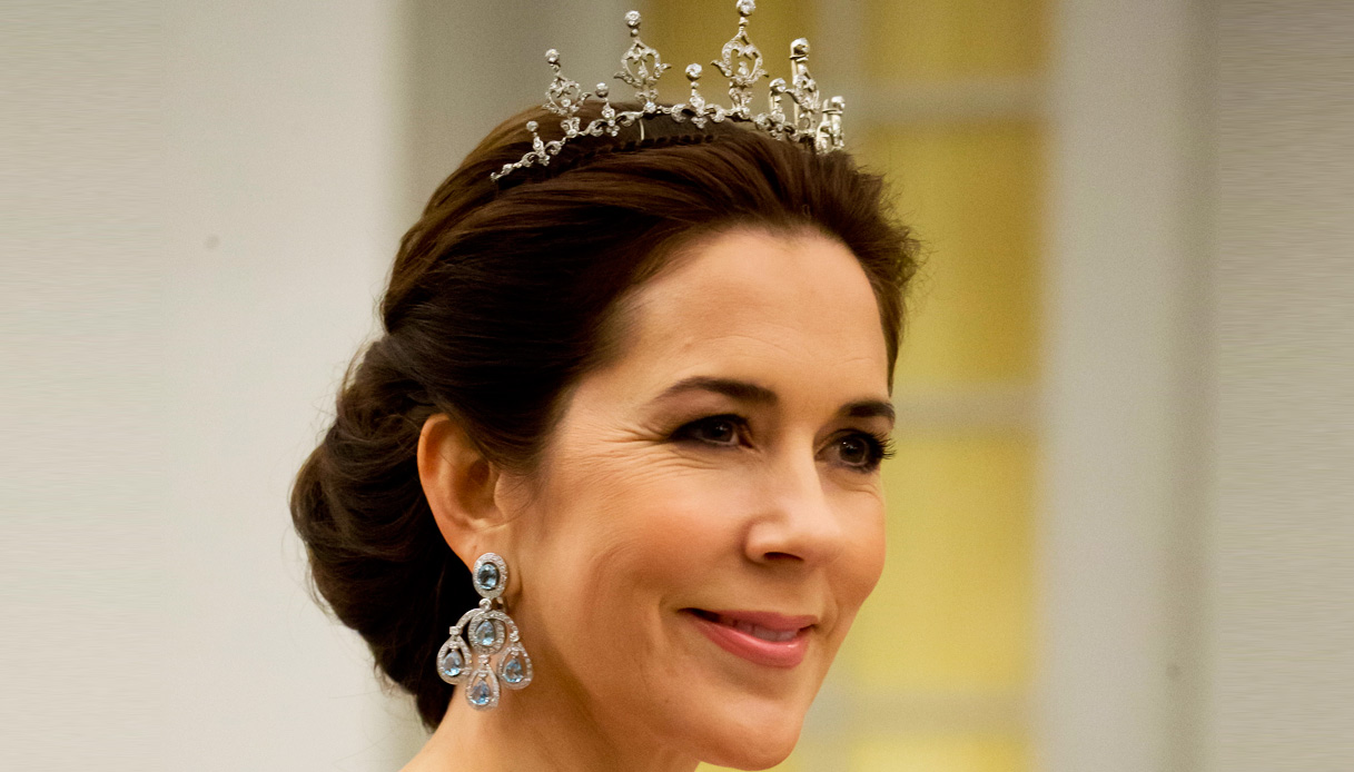 Mary di Danimarca, Regina senza incoronazione: le disposizioni di Palazzo