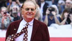 Renzo Arbore torna in tv: 70 anni di storia per lo showman che conquistò Venier e Melato