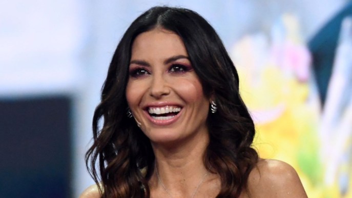 Elisabetta Gregoraci chiude Mad in Italy con due look seducenti, i costosi sandali gioiello