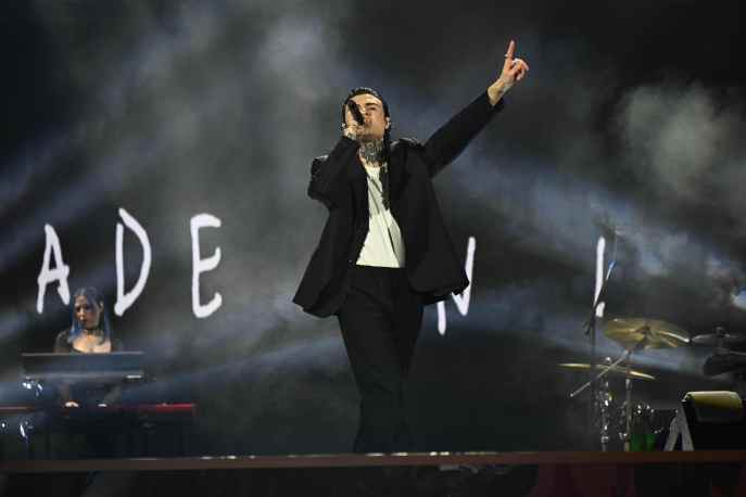 Rosa Chemical ospite a Sanremo 2024 sul palco di Piazza Colombo