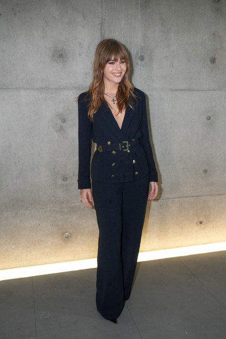 Victoria De Angelis alla sfilata Emporio Armani della Milano Fashion Week