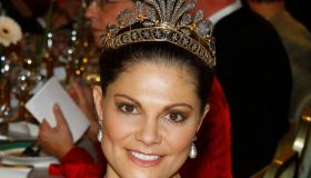 Vittoria di Svezia, tiara inestimabile e abito da sera low cost