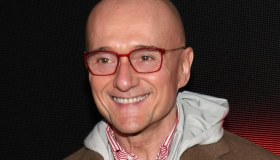 Grande Fratello, Stefano Miele riabbraccia la madre: Signorini in lacrime