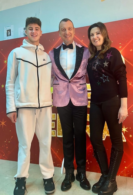 Amadeus con il figlio José e la moglie Giovanna Civitillo