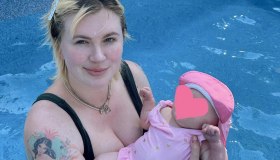 Ireland Baldwin mostra il fisico a 9 mesi dal parto: “Sii gentile con te stessa”