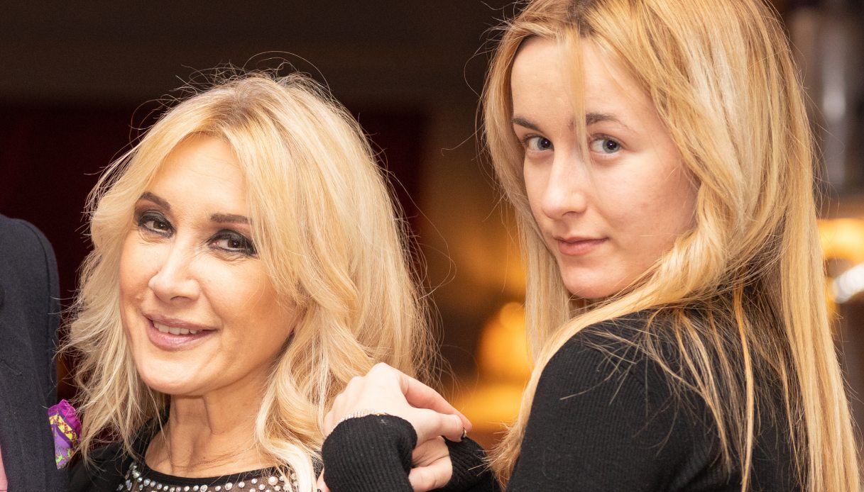 Grande Fratello, le pagelle di ieri sera: Simona Tagli mamma super (10), Massaro provocatore (5)