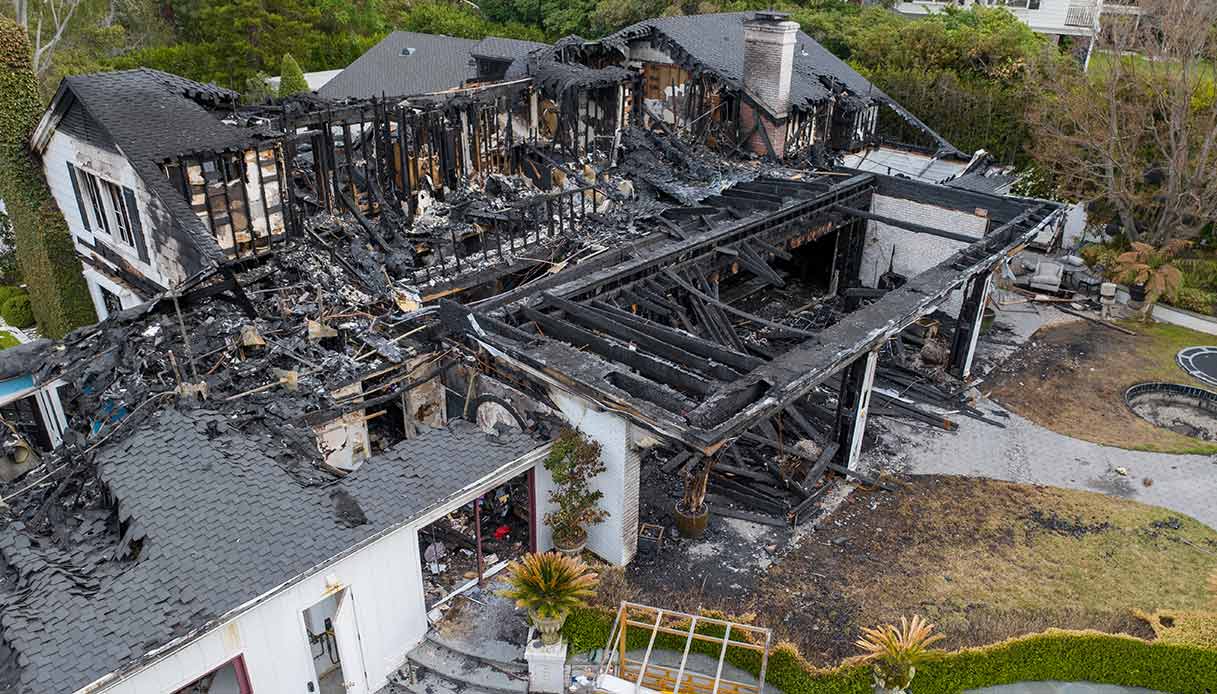 Le immagini della casa di Cara Delevingne una settimana dopo il devastante incendio
