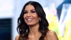 Elisabetta Gregoraci, quanto è alta: stivali e décolleté iconici