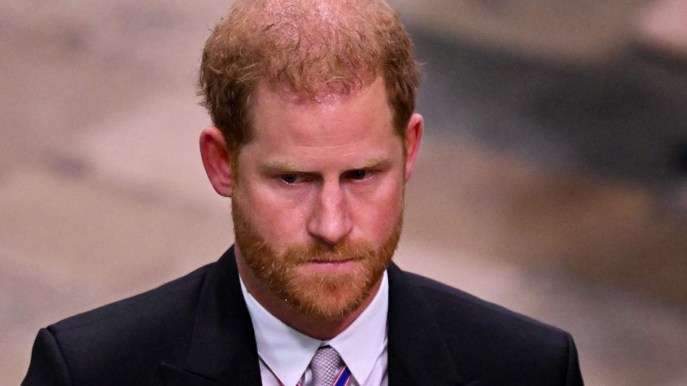 Carlo ha il cancro, condizioni di salute del Re. Il ricatto di Harry