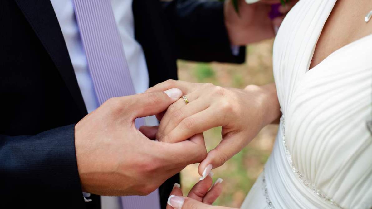 La storia delle gemelle siamesi Hensel: Abby si è sposata