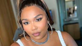 Lizzo lascia la musica, la cantante attacca: “Sono stanca”, ma poi chiarisce