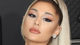 Ariana Grande, il divorzio è ufficiale: oltre 1 milione di dollari all’ex Dalton Gomez