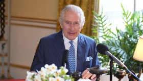 Carlo ha il cancro, condizioni di salute del Re. Harry torna a Londra